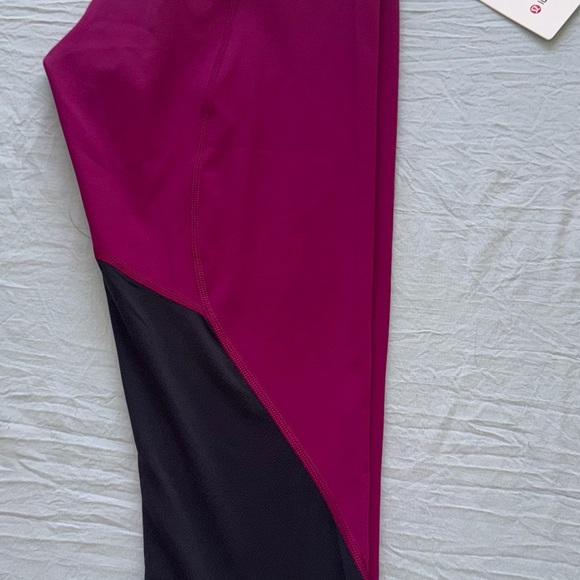 Women's lululemon size 6 athletic leggings NWT Magenta and Black Leggings - Picture 5 of 5